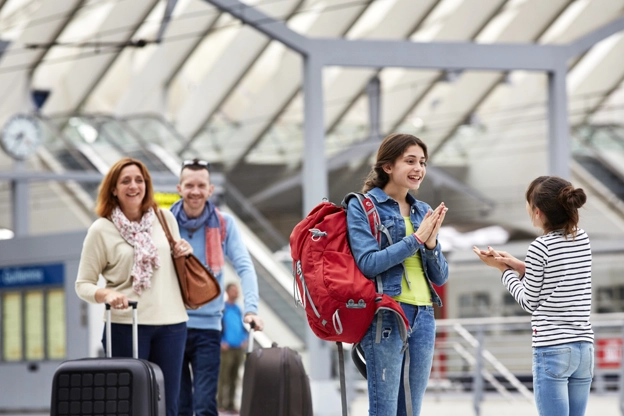 Family going on holiday after receiving travel vaccine. (Liege)